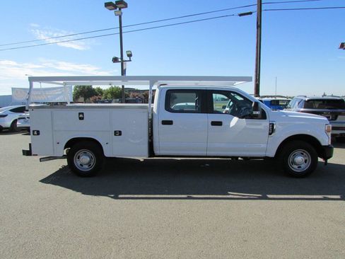 Used 2022 Ford F250 XL w/ Power Equipment Group RWD image 5