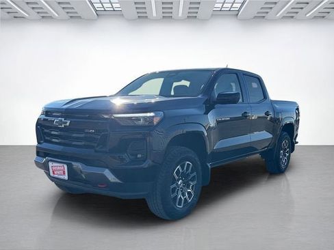 Used 2023 Chevrolet Colorado Z71 w/ Z71 Convenience Package 2 image 8