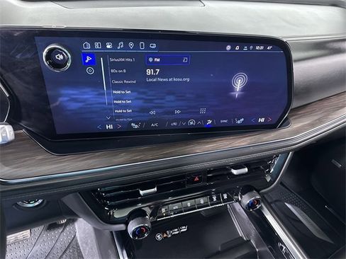 Used 2025 Chevrolet Suburban Z71 w/ Z71 Off-Road Package image 13