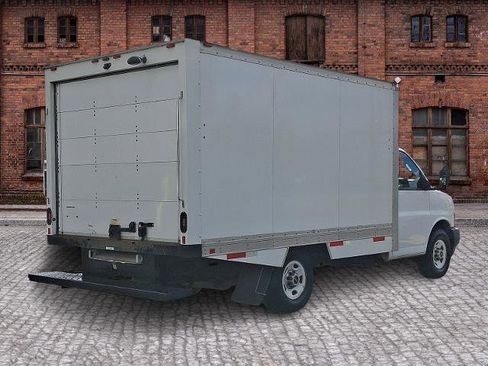 Used 2019 GMC Savana 3500 w/ Power Convenience Package image 4