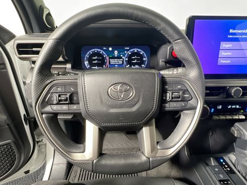 Used 2025 Toyota 4Runner TRD Off-Road Premium AWD/4WD image 17