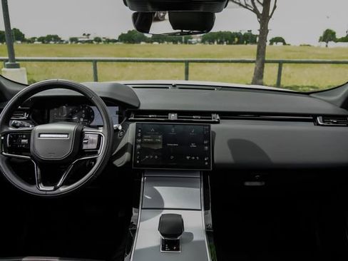 Used 2025 Land Rover Range Rover Velar S AWD/4WD image 17