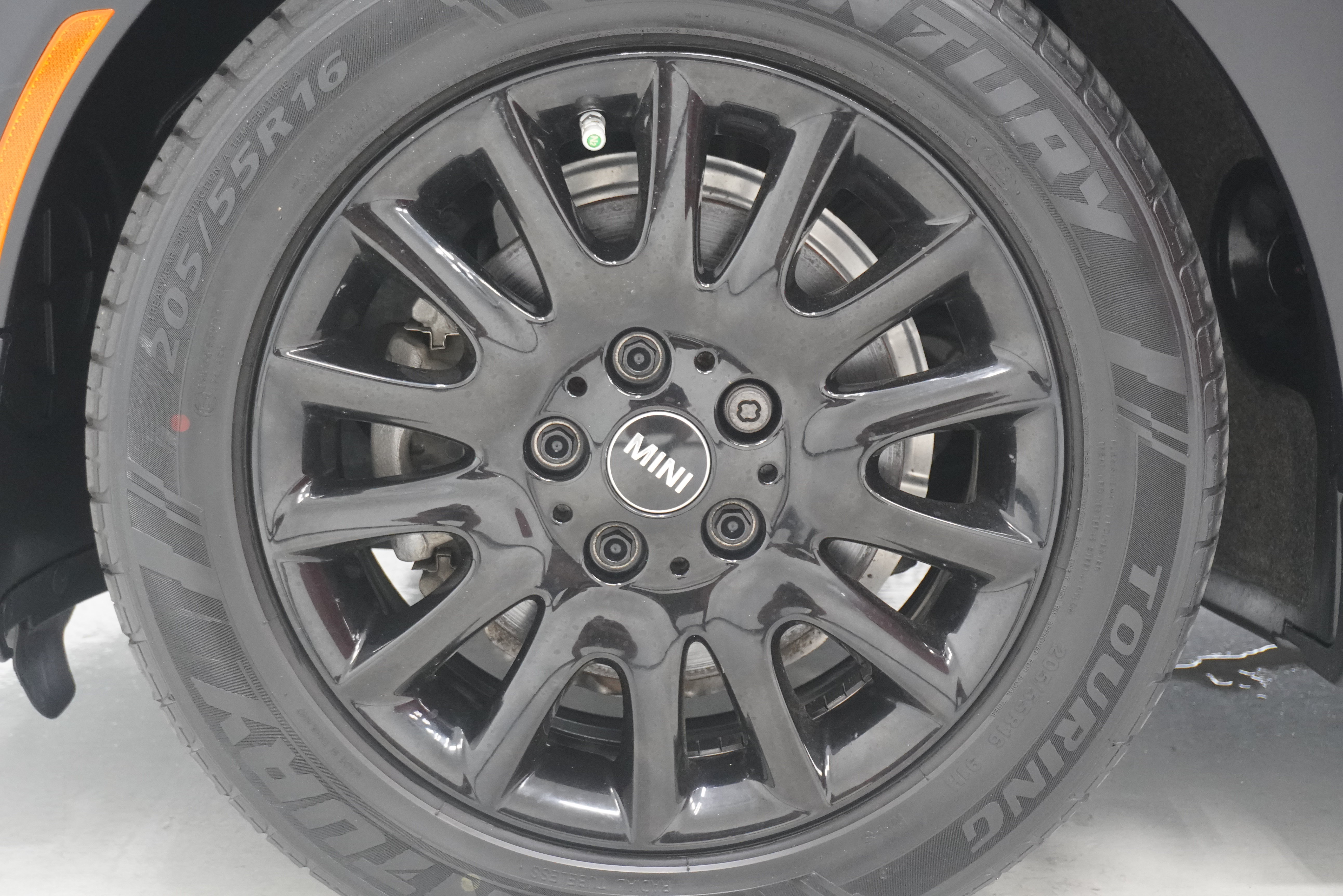 Used 2016 MINI Cooper 4-Door Hardtop FWD image 23