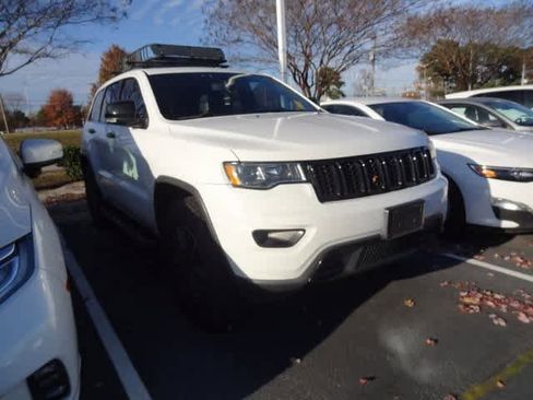 Used 2018 Jeep Grand Cherokee Limited image 3