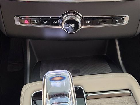 New 2026 Volvo XC90 B6 Plus w/ Protection Package Premier image 19