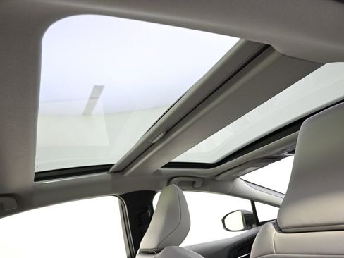 Used 2024 Toyota Prius XLE image 17