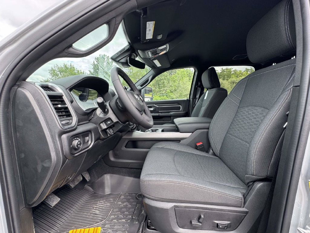 New 2026 RAM 3500 Big Horn AWD/4WD image 13
