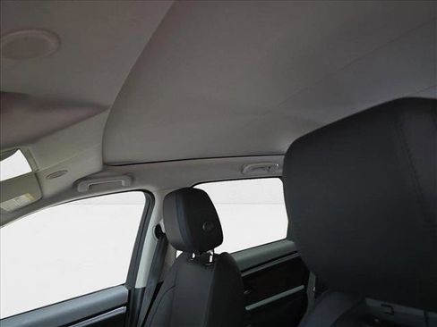 Used 2024 Land Rover Discovery Sport S image 30