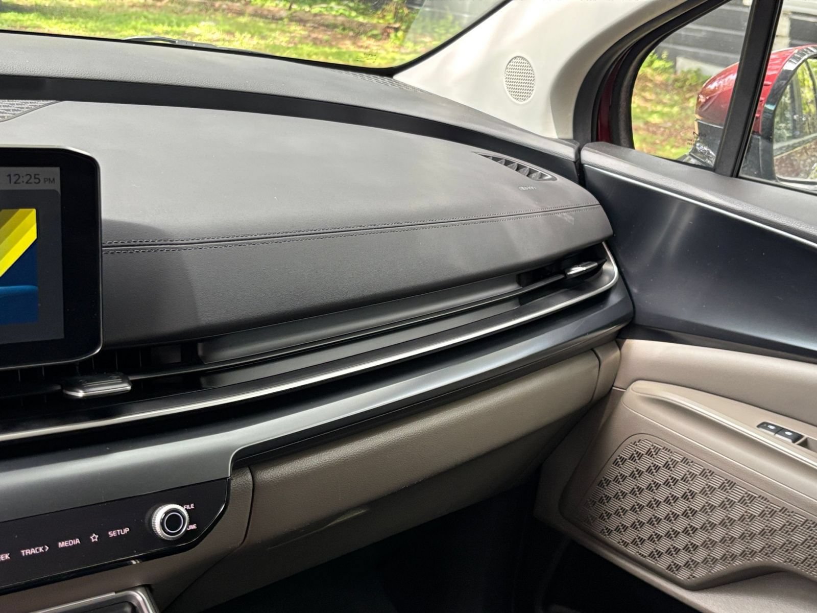 Used 2026 Kia Carnival FWD image 37
