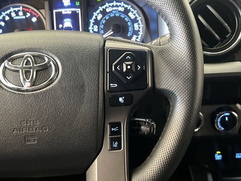 Used 2020 Toyota Tacoma TRD Off-Road w/ Technology Package AWD/4WD image 35
