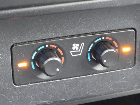 Used 2022 Toyota 4Runner Limited image 13