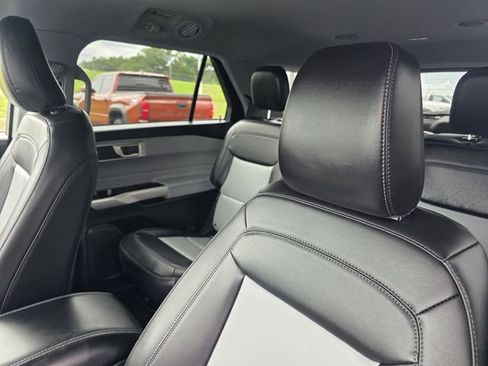 Used 2023 Ford Explorer XLT w/ Equipment Group 202A RWD image 12