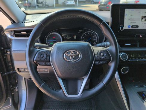 Used 2024 Toyota Venza LE image 24