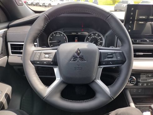 New 2026 Mitsubishi Outlander LE AWD/4WD image 6