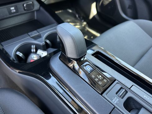 Certified 2025 Toyota Prius LE FWD image 23