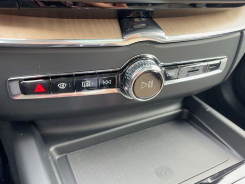 New 2026 Volvo XC60 B5 Ultra w/ Climate Package image 18