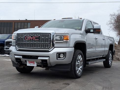 Used 2018 GMC Sierra 2500 Denali image 8