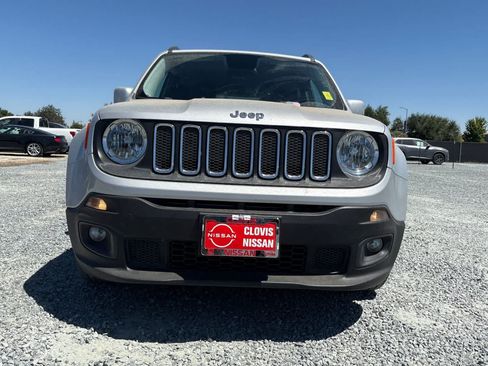 Used 2017 Jeep Renegade Latitude FWD image 11
