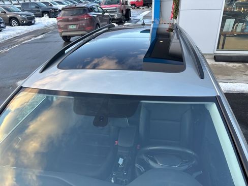 Used 2017 Volkswagen Golf SportWagen image 14