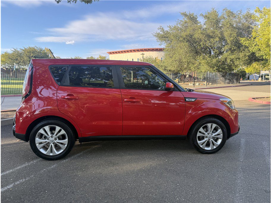 Used 2016 Kia Soul + FWD image 6