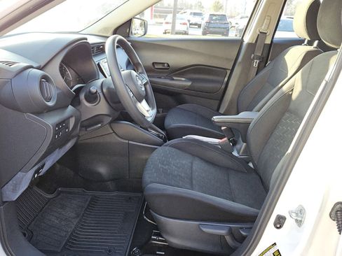 Used 2022 Nissan Kicks S image 3