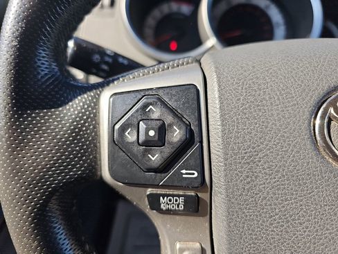 Used 2015 Toyota Tacoma Base image 21