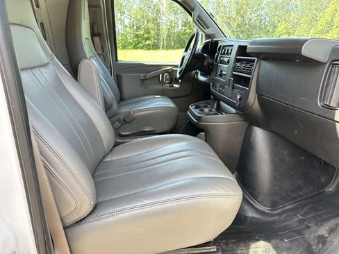 Used 2023 GMC Savana 2500 w/ Driver Convenience Package image 28
