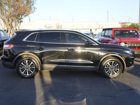 Used 2023 Lincoln Nautilus FWD w/ Premium Package image 5