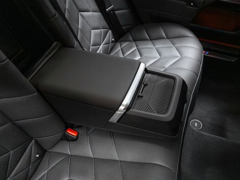 Used 2023 BMW 760i xDrive w/ Parking Assistance Package image 26