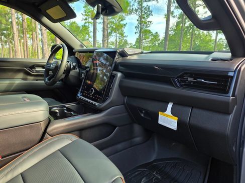 New 2026 GMC Yukon AT4 w/ AT4 Premium Plus Package AWD/4WD image 28