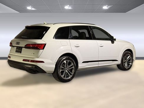 Certified 2025 Audi Q7 2.0T Premium w/ Convenience Plus Package image 9
