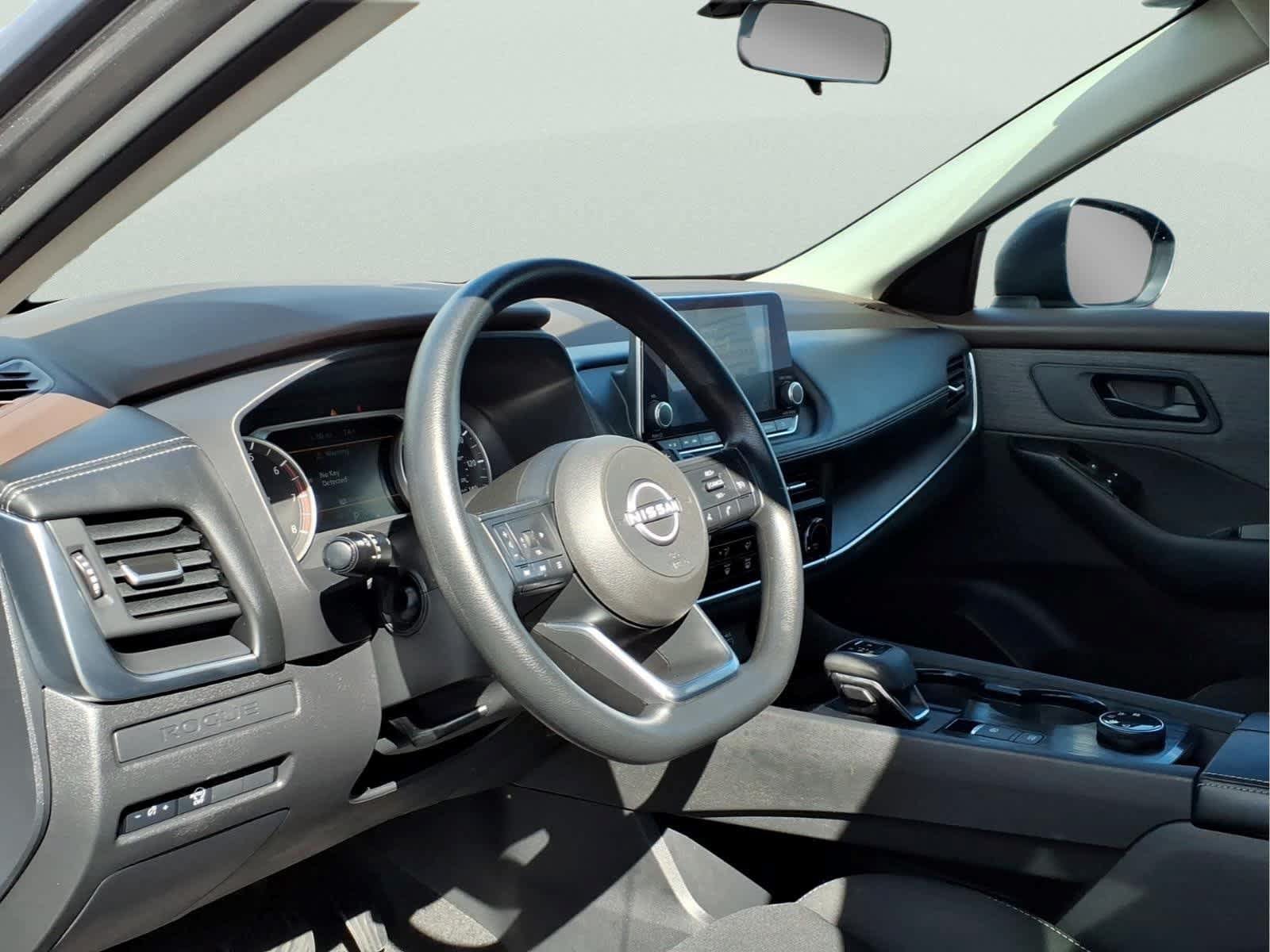 Used 2023 Nissan Rogue S AWD/4WD image 14