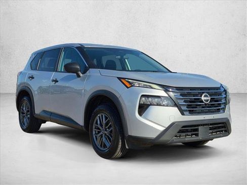 Used 2024 Nissan Rogue S AWD/4WD image 3