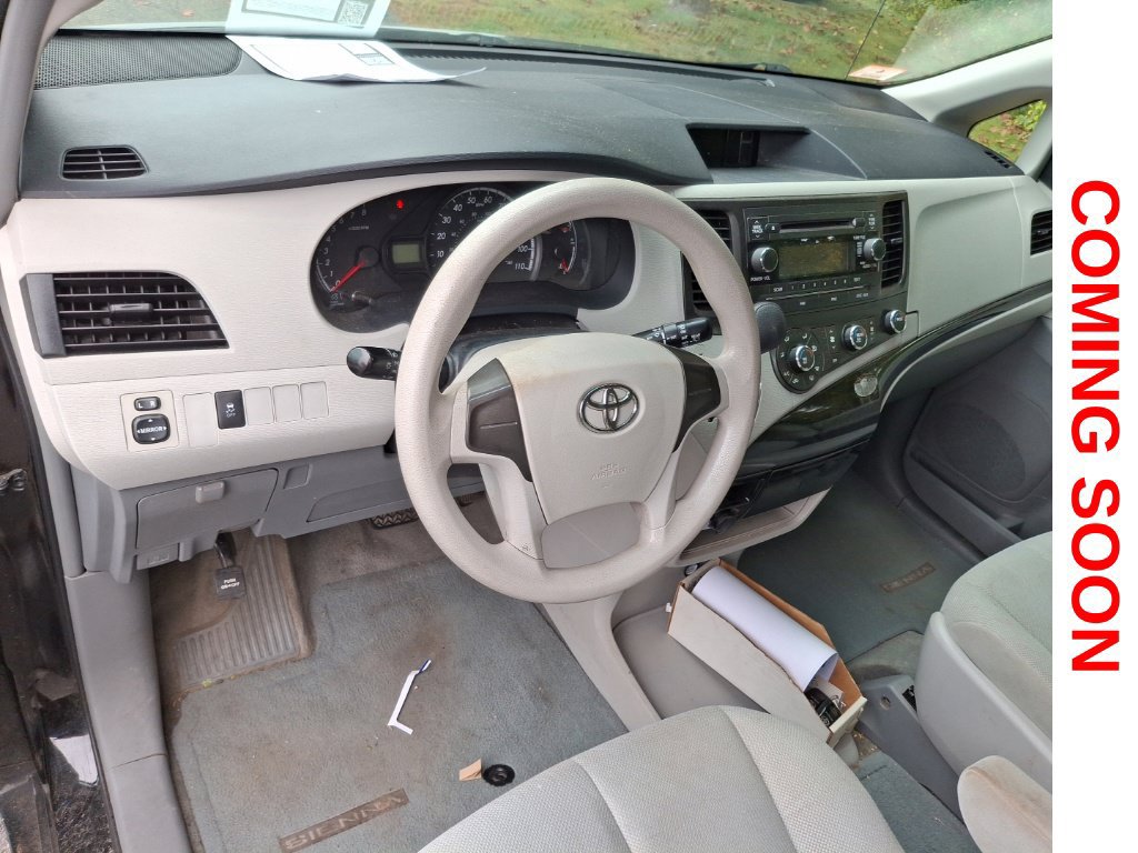 Used 2013 Toyota Sienna L FWD image 11
