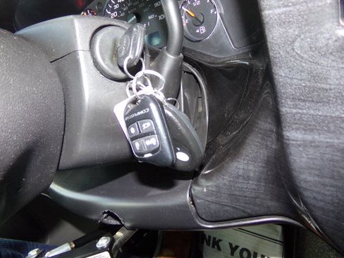 Used 2010 GMC Savana 1500 w/ Preferred Equipment Group image 64