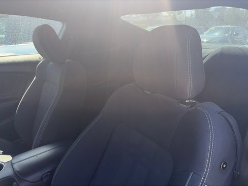 Used 2019 Ford Mustang Coupe RWD image 8