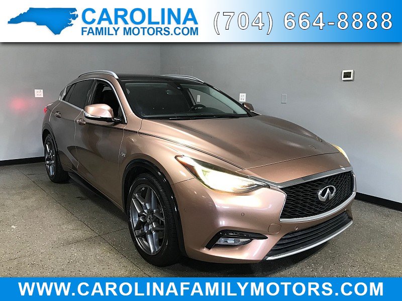 Used 2017 INFINITI QX30 Premium w/ Navigation Package FWD image 1