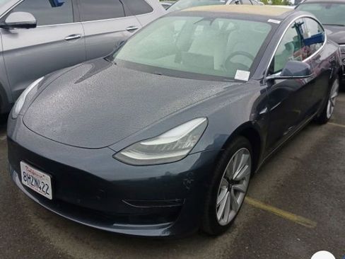 Used 2018 Tesla Model 3 Mid Range image 2