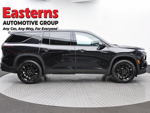 Used 2024 Chevrolet Traverse LS w/ Midnight/Sport Edition FWD image 4