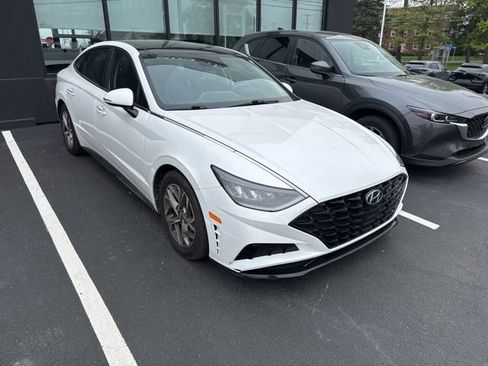 Used 2022 Hyundai Sonata SEL w/ Convenience Package FWD image 3