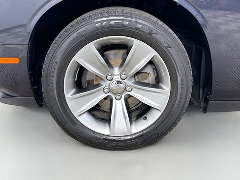 Used 2016 Dodge Challenger SXT image 35