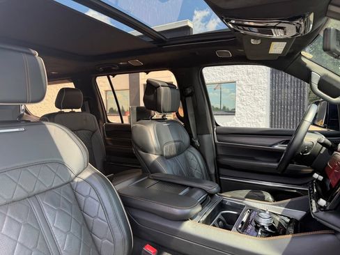 Used 2023 Jeep Grand Wagoneer Series III w/ Rear Seat Video Group 1 AWD/4WD image 33