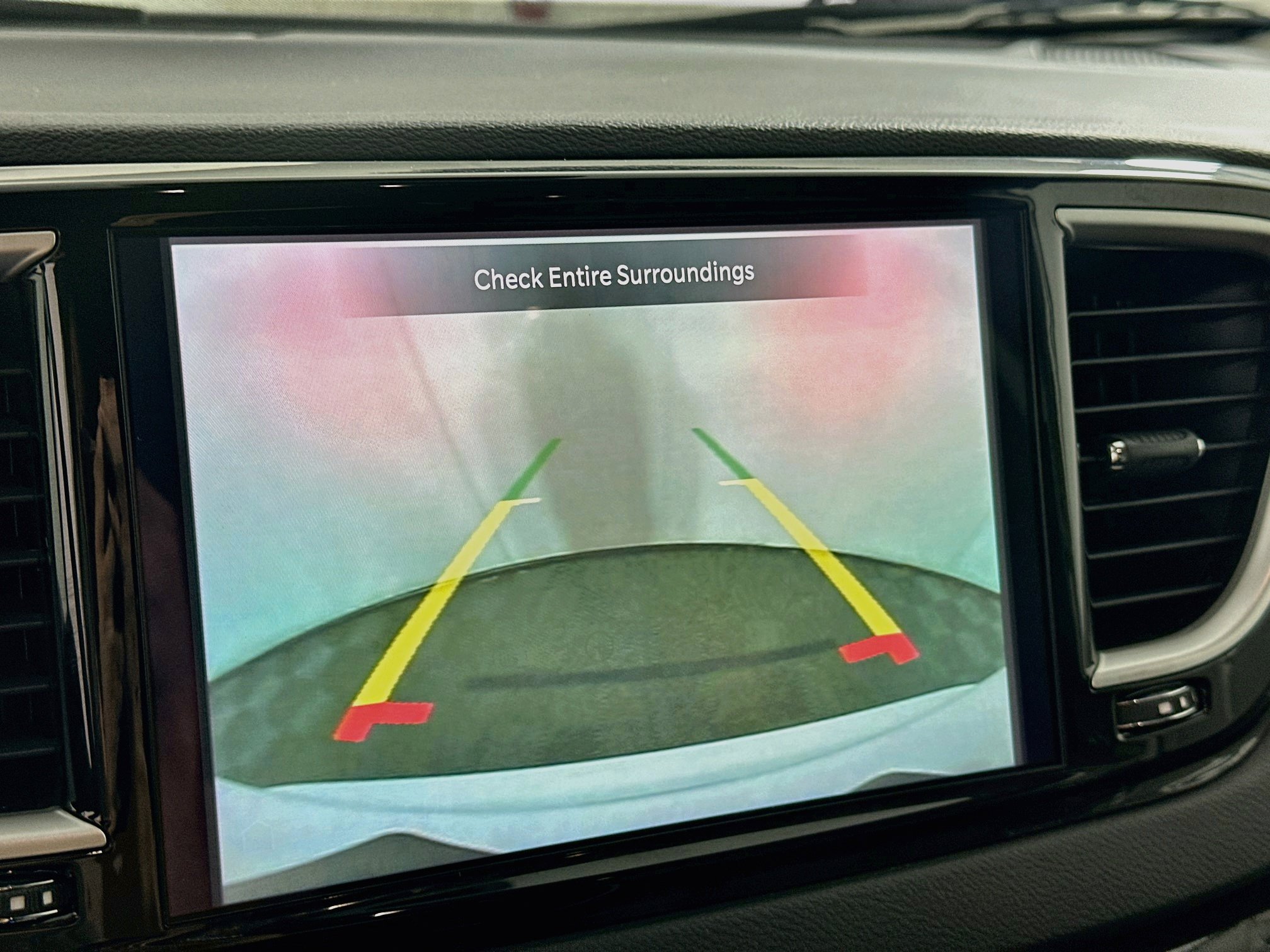 Used 2024 Chrysler Pacifica Touring-L FWD image 22
