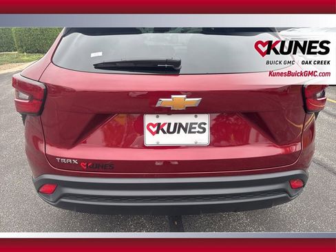 Used 2025 Chevrolet Trax LS image 10
