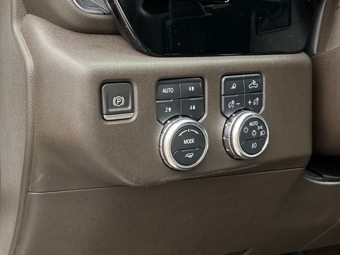 Used 2024 GMC Sierra 1500 SLT w/ SLT Premium Plus Package AWD/4WD image 12