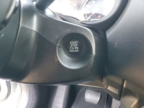 Used 2021 Jeep Renegade Latitude FWD image 26