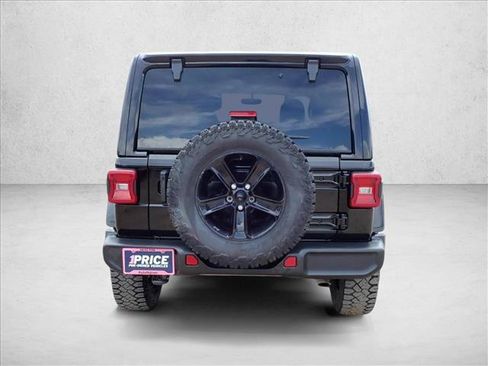 Used 2022 Jeep Wrangler Unlimited Sahara AWD/4WD image 3