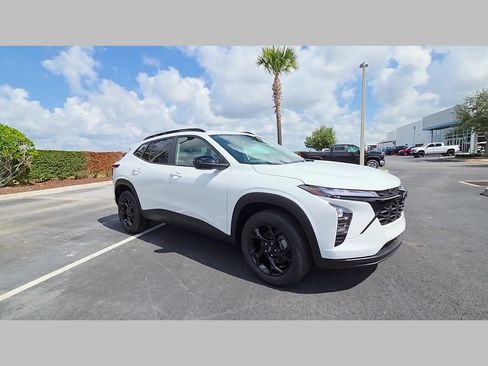 New 2026 Chevrolet Trax LT w/ Driver Confidence Package FWD image 24