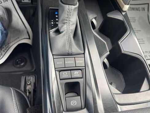 Used 2025 Toyota Camry SE image 11