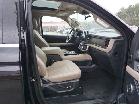 Used 2024 Ford Expedition Limited image 19